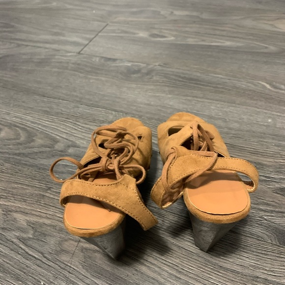 Brand new open toes woods sandals - Picture 3 of 3